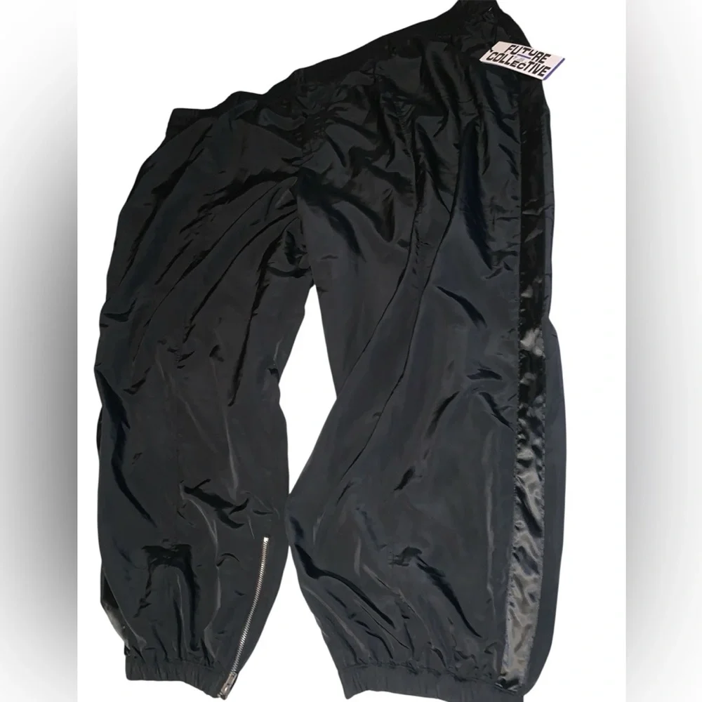 NWT Future Collective 4X elastic waist joggers with stylish design athletic wear - Picture 4 of 10